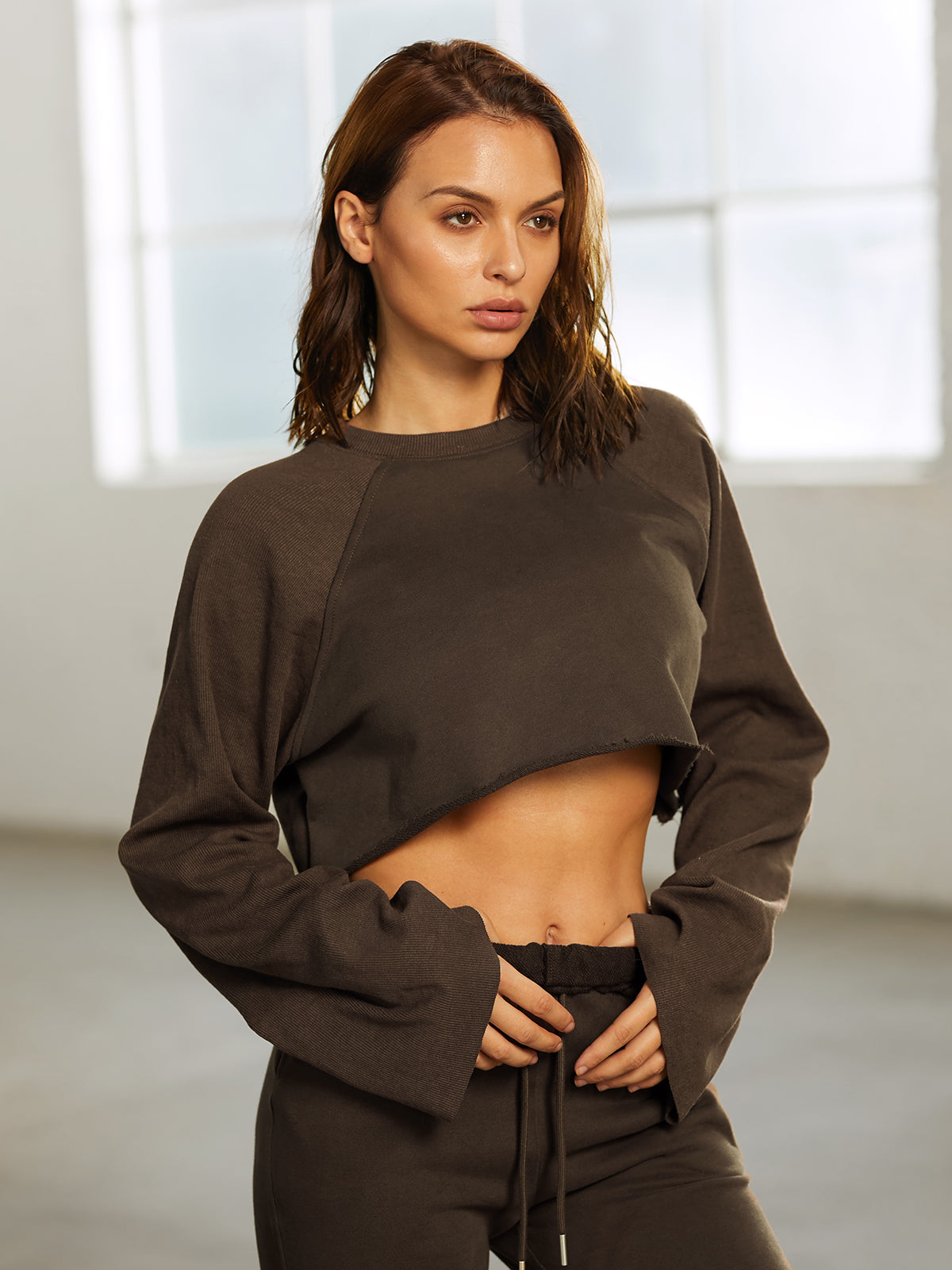 Street Essential - Cropped Essential Wide Sleeve Sweater