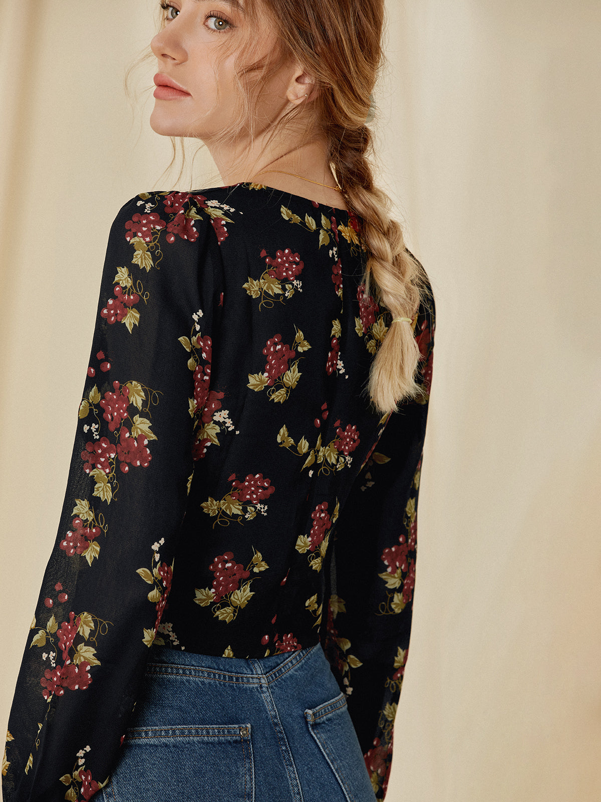 Cropped V-Neck Contrast Floral Top