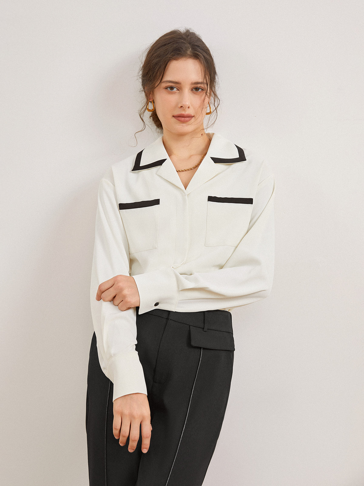 Contrast Double Pockets Collared Shirt