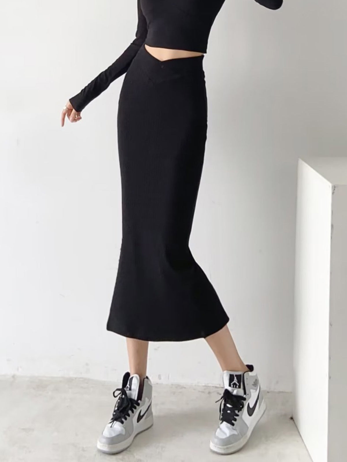 V-Waistband Rib Knit Long Skirt